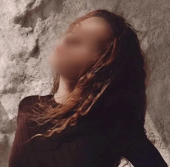Dalia, 21
