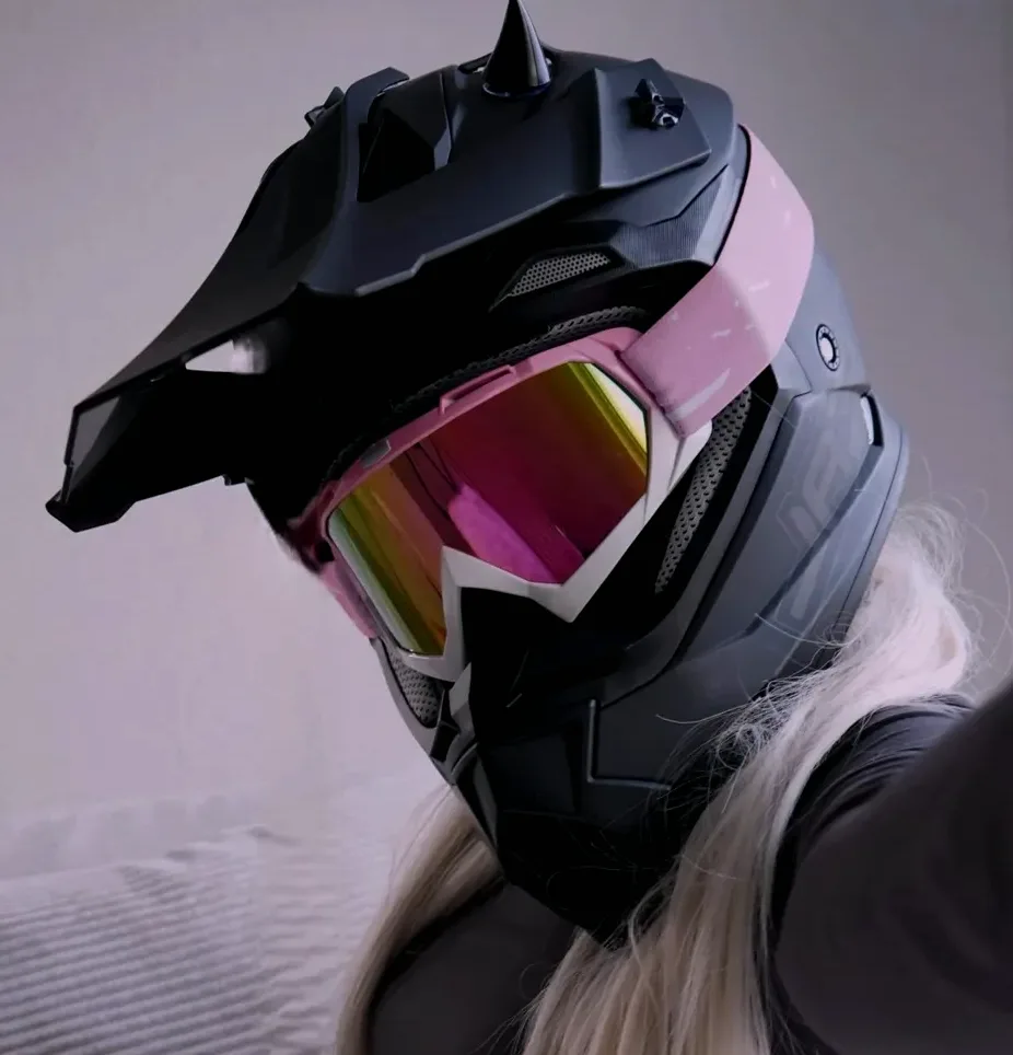 Lilly, 22