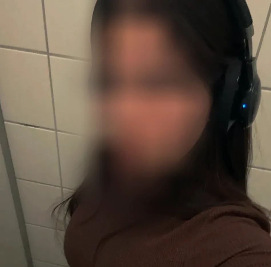 Rebecca, 25